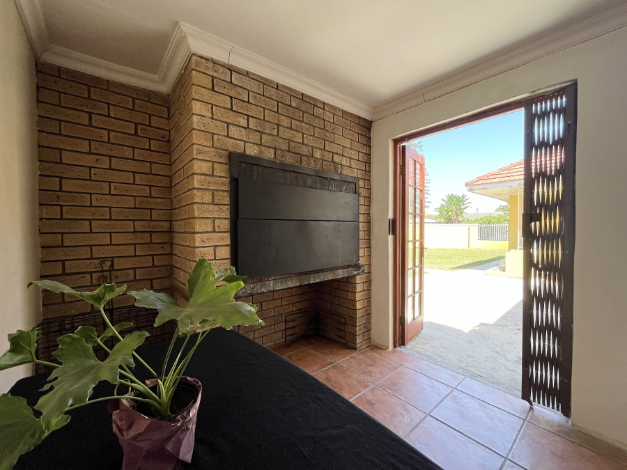 To Let 5 Bedroom Property for Rent in Soneike Western Cape